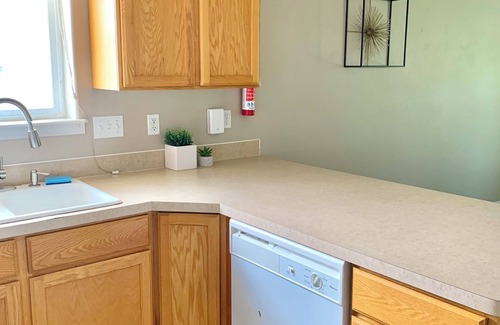 Rexburg Apartment | Cute 2 bedroom apt. Free WiFi/Parking in Rexburg