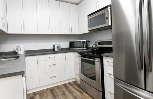 Saanich West House | Cute 2bedroomSuite Close to City