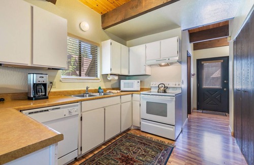 Incline Village Cabin | Cute 3 Bedroom on the Golf Course (CC6)