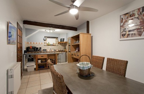 Orange House | Cute accommodation in the city center with terrace and Wi-Fi