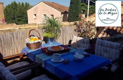 Orange House | Cute accommodation in the city center with terrace and Wi-Fi