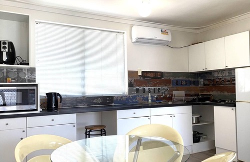 Jolimont Apartment | Cute and affordable park side accommodation