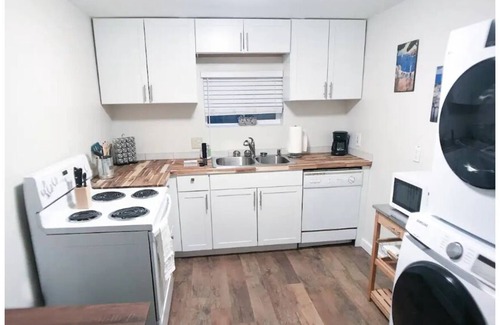 Sandy Apartment | Cute and Cozy 2-Bedroom with spa and seasonal pool
