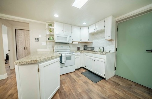 Mount Pleasant Apartment | Cute and Cozy Basement Apartment