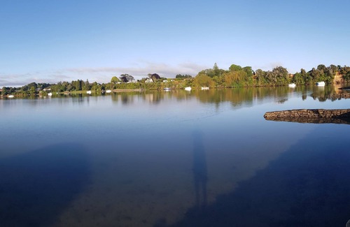 Whakamarama Cottage | Cute bach by the water in Te Puna