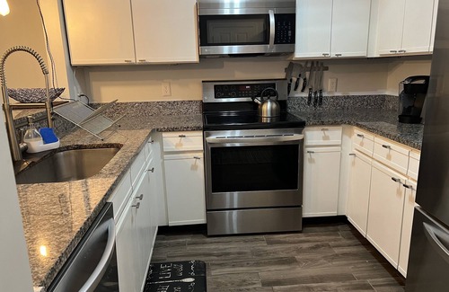 Wilmington Condo | Cute “beachy” condo -2 miles from the beach in quiet neighborhood