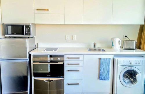 Auckland Central Business District Apartment | Cute CBD Apartment with AC and Amazing Views