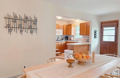 Willowick House | Cute, Clean, Cozy Family Home near Playground+Pool