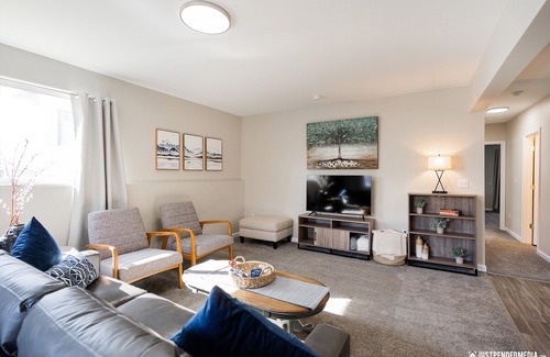 Taku - Campbell House | Cute & Close to Dining, Trails, Shopping, Airport! Perfect Anchorage location!