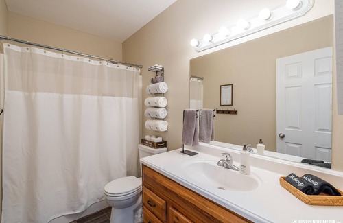 Taku - Campbell House | Cute & Close to Dining, Trails, Shopping, Airport! Perfect Anchorage location!