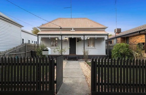 Lake Wendouree House | Cute comfortable cottage in the heart of Ballarat