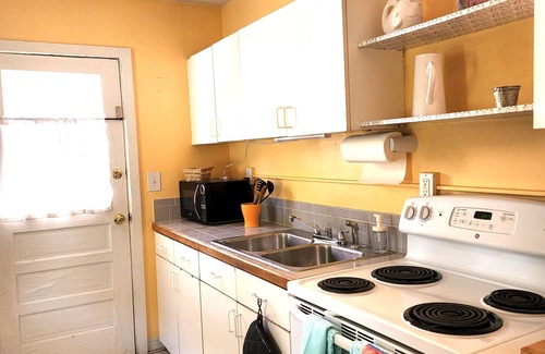Gulfport Cottage | Cute Cottage In The Heart of Gulfport!