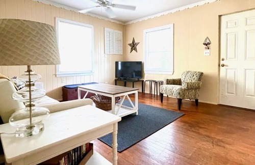 Gulfport Cottage | Cute Cottage In The Heart of Gulfport!