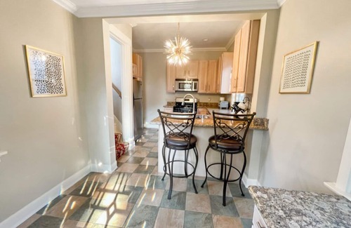 Oakley House | Cute & Cozy 2 bed 1.5 bath Oakley