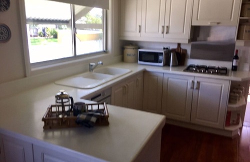 Cessnock House | Cute miners cottage in CBD. 10min drive to Hunter Valley vineyards