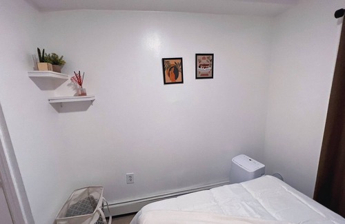 Williamsbridge House | Cute Modern 2 Bedroom in the Bronx