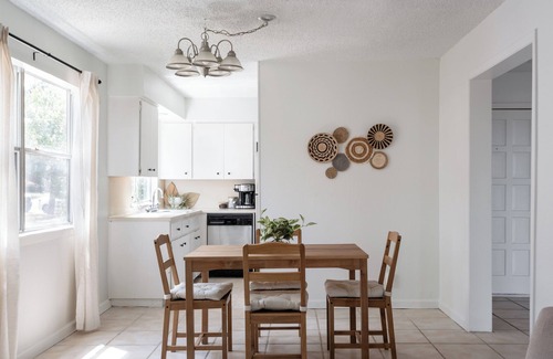 Waters Park House | Cute n' Cozy Retreat in Central Austin