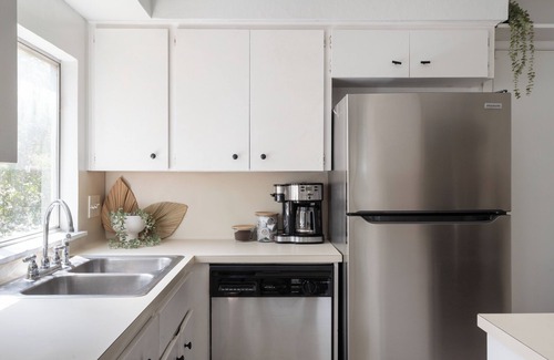 Waters Park House | Cute n' Cozy Retreat in Central Austin