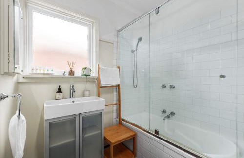 Newtown Apartment | Cute Retro Gem