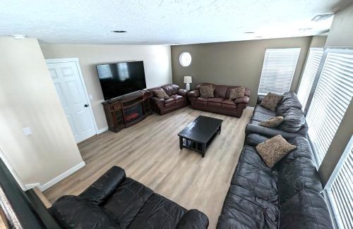 Layton House | Cute Spacious Home