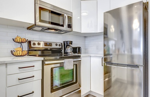 Whistler Cay Estates Apartment | Cute studio w H/T, KING bed, Main st, FREE PARKING