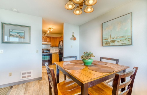 Coos Bay House | Cute Waterfront Cottage with Private Washer/Dryer & Wonderful Views of the Bay