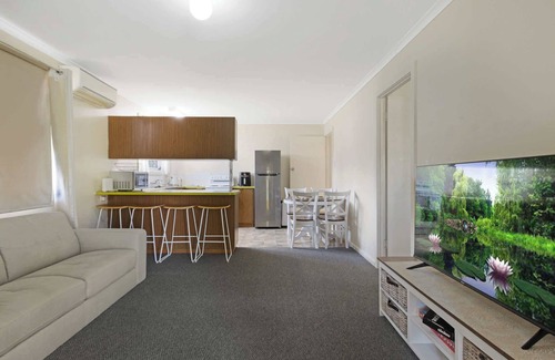 Urangan Apartment | Cutie On Cunningham Street