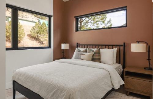 Grant House | Cutthroat Trout Cabin Near Trails Hike and Bike