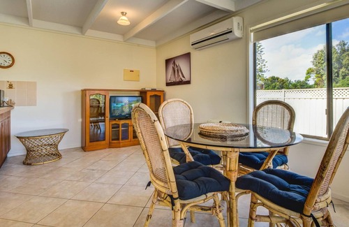 Inverloch House | Cuttriss by the Beach - sleeps 16