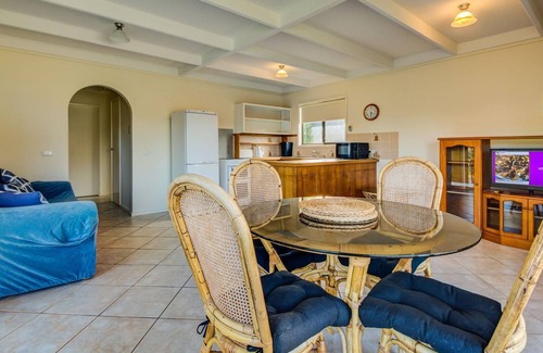 Inverloch House | Cuttriss by the Beach - sleeps 16