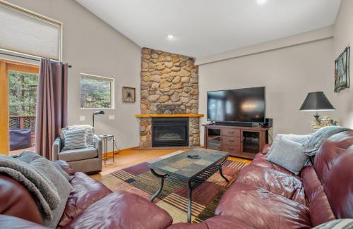 Wildernest House | Cutty Sark Court #1 3BR Mountain Views townhouse