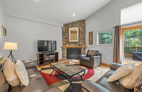 Wildernest House | Cutty Sark Court #2 3BR Mountain Views townhouse