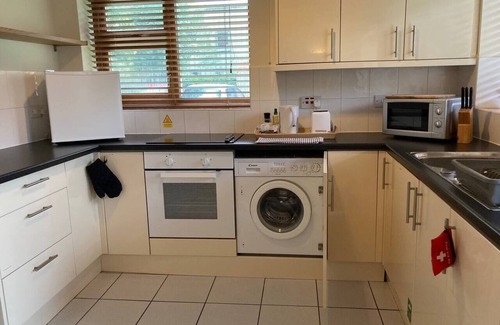 Rugby Apartment | CV22 5AA Ground Floor 1-Bed Flat in Rugby