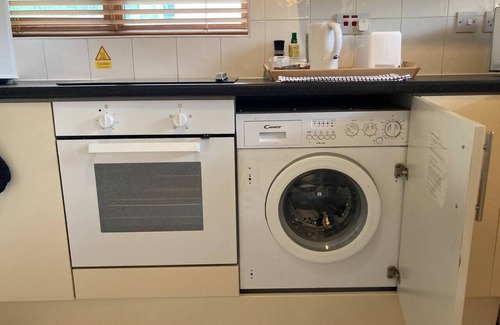 Rugby Apartment | CV22 5AA Ground Floor 1-Bed Flat in Rugby