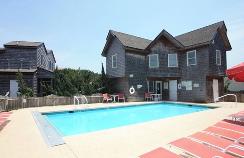 Ocracoke Villa | CV8B: Crow's Nest 8 - 2nd floor studio with a balcony!