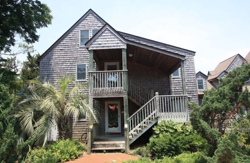 Ocracoke Villa | CV8B: Crow's Nest 8 - 2nd floor studio with a balcony!