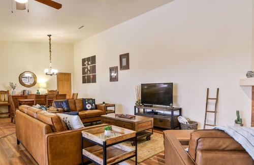 Moab House | CW419 *Newly Updated Kitchen* 3 Bed/2 Bath Elegant Townhome, Located in the Heart of Downtown