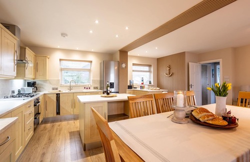 Rhosneigr House | Cwalafila : 4-Bed Cottage Near Beach in Rhosneigr | Managed by Anglesey Holiday Lettings