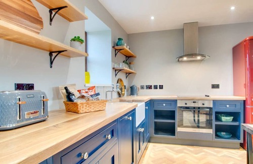Llanllyfni House | Cwrt y Llyn in Caernarfon