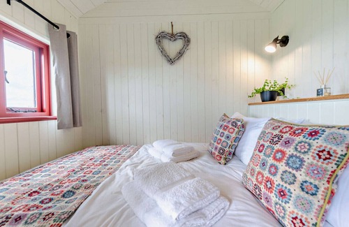 Ammanford House | Cwt Coch - One Bedroom House, Sleeps 2