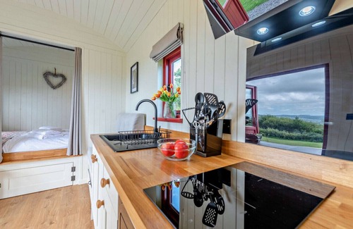 Ammanford House | Cwt Coch - One Bedroom House, Sleeps 2