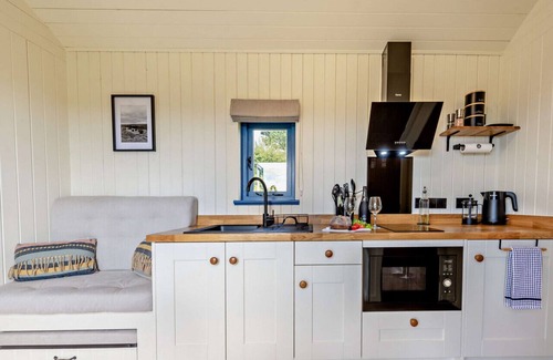 Ammanford House | Cwt Glas - One Bedroom House, Sleeps 2