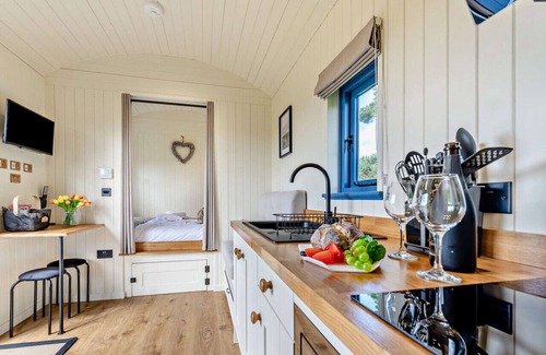 Ammanford House | Cwt Glas - One Bedroom House, Sleeps 2