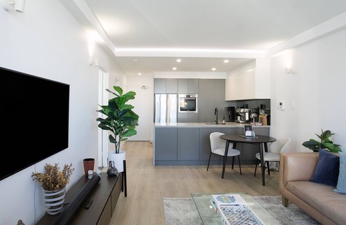 Elizabeth Bay Apartment | Cyan skies, Elizabeth Bay I90