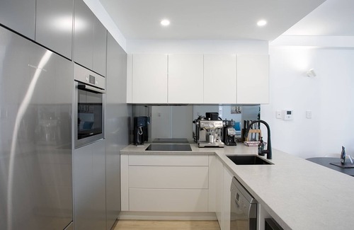 Elizabeth Bay Apartment | Cyan skies, Elizabeth Bay I90