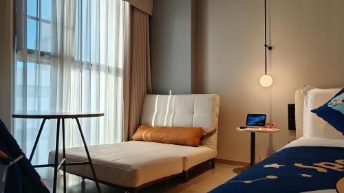 Luohu Hotel | CYBO Station SSAW Shangpin Hotel Luohu Shenzhen