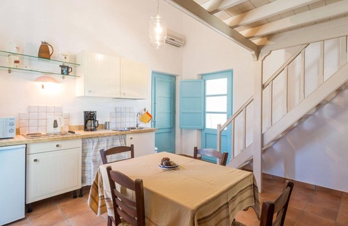 Skala House | Cycladic-style house near the sea with splendid views of the Chora.