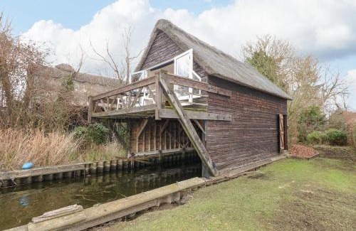 Irstead House | Cygnus Boathouse