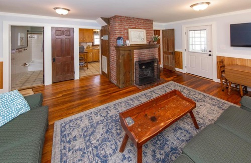 Northeast Virginia Beach House | Cypress Cottage - North End VB