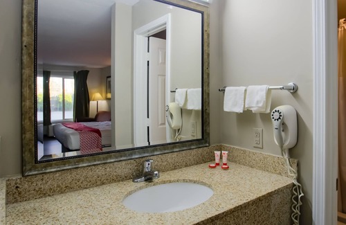 Chocowinity Hotel | Cypress Inn & Suites Washington by OYO